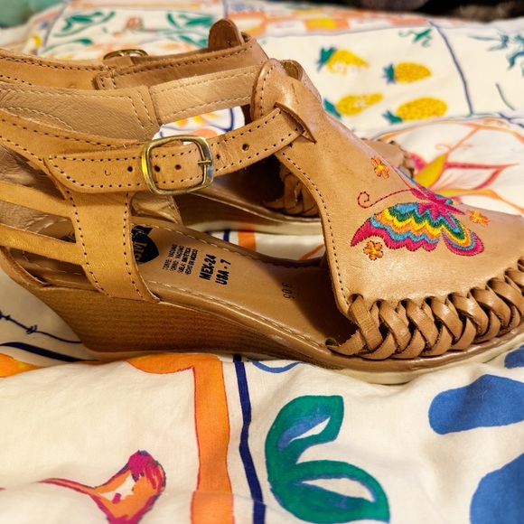 Calzado Mexican Haurache Brown Rainbow Butterfly Leather Sandals Size 7.5 / 8 - Picture 3 of 9